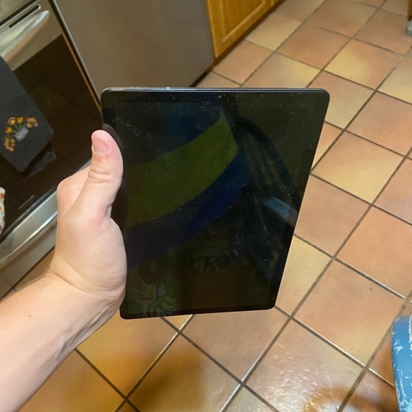 Samsung Galaxy Tab S5e (SM-T720) 10.5" Android 9.0 Wi-Fi Tablet - Picture 2 of 3